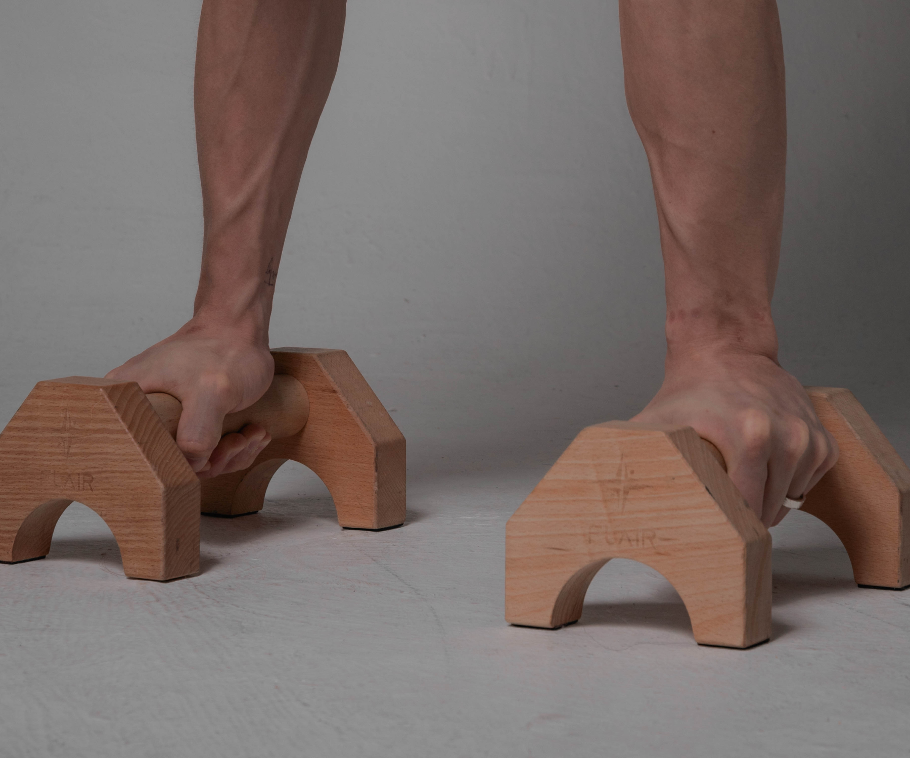 Handstand bar
