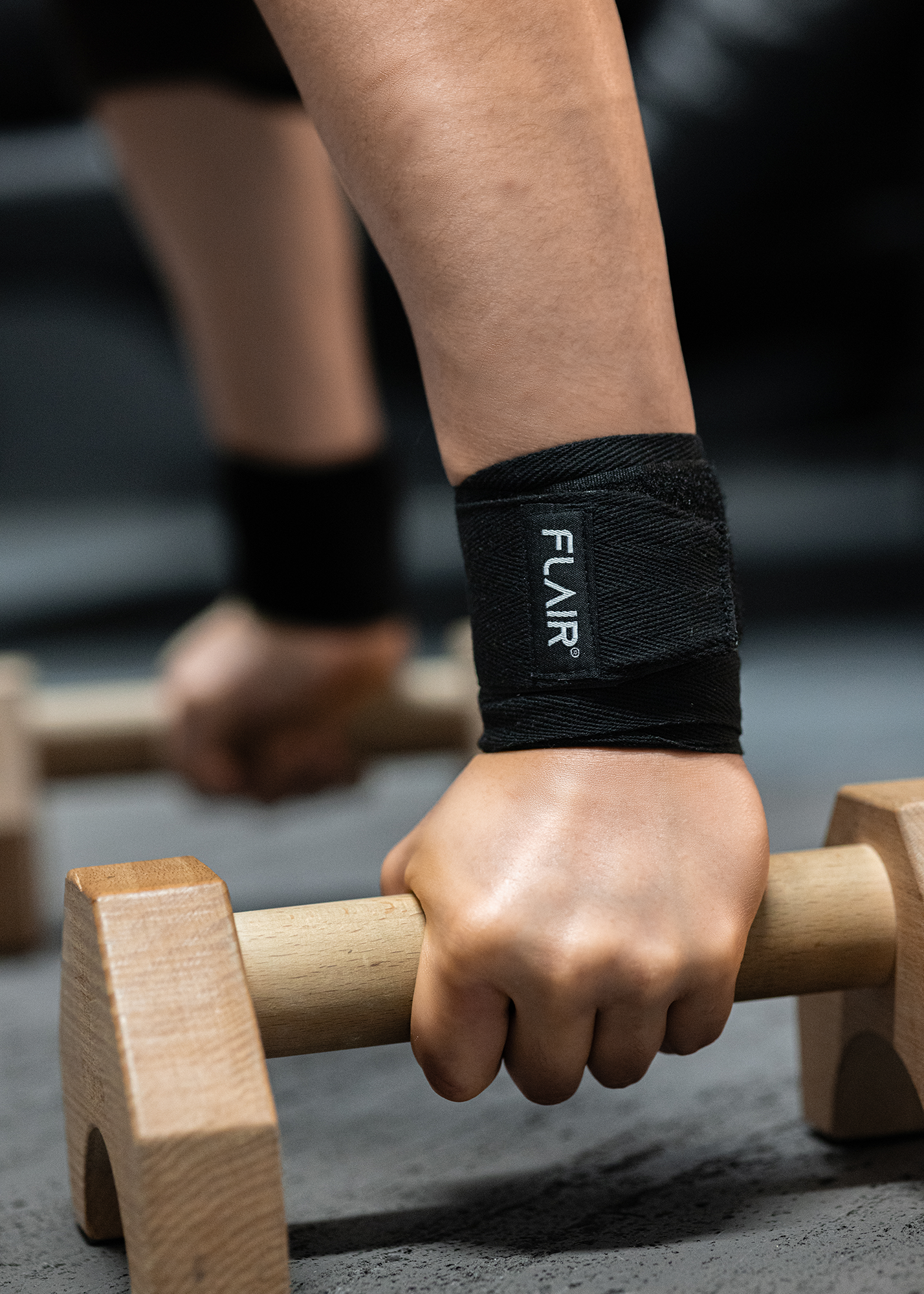 Handstand bar