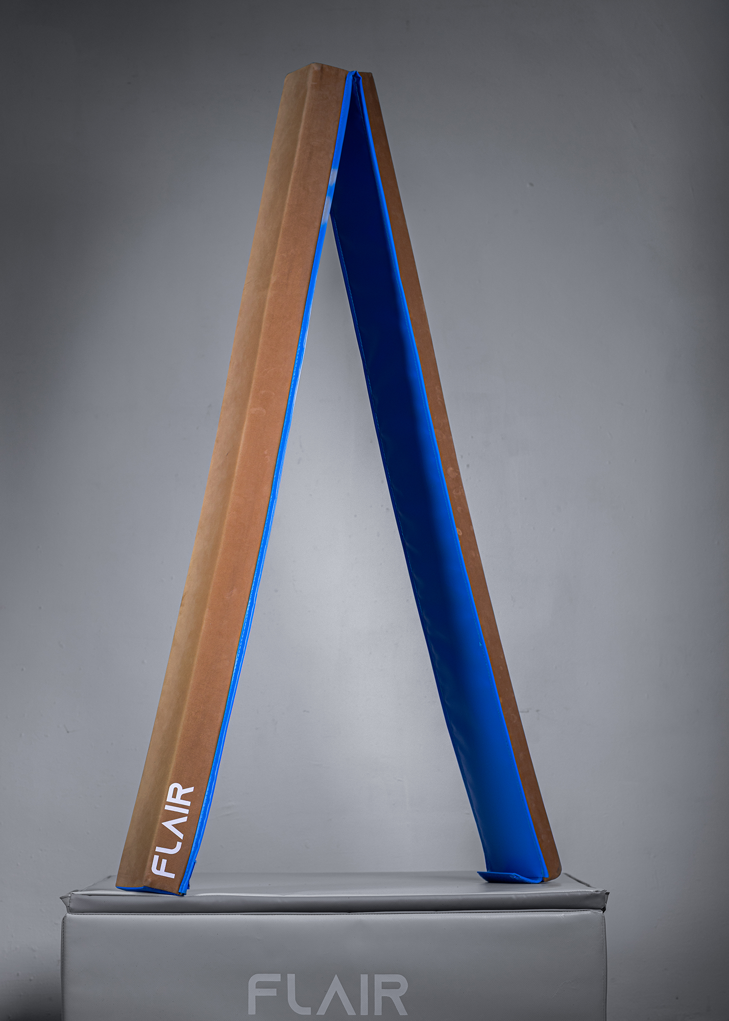 Folding foam balance beam